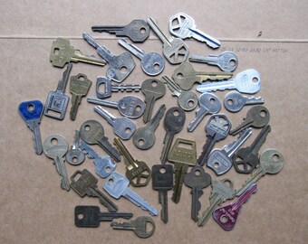 Crafts Assemblage Scrapbook Photo Prop. 16 Vintage Keys Silver Gold Car Door Roller Skating Used Keys Tarnished Old Keys Mixed Media