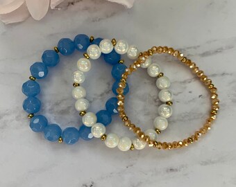 Periwinkle blau, weiß und Champagner Perlen Armband Set