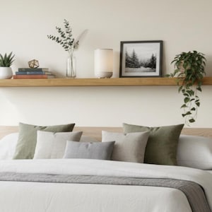 Schwebendes Eichenregal, Massivholz-Bücherregal für die Wand, handgefertigtes Regal nach Maß in rustikalem & modernem Stil, Großes Holzregal
