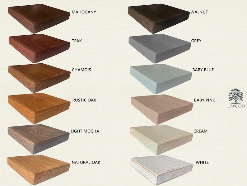 Pu&ograve; includere: Un pannello di campioni di legno che mostra 12 colori diversi di tinta per legno. I colori sono: Mogano, Noce, Teak, Grigio, Camoscio, Azzurro, Rovere rustico, Rosa baby, Mocha chiaro, Crema, Rovere naturale e Bianco.