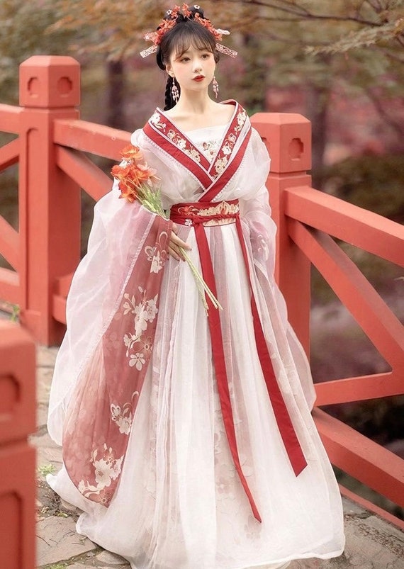 Hanfu femminile di Hanfu Story / Antico costume tradizionale cinese /  Canzone, Tang, Stile Ming / Abiti da ballo e da ritorno a casa / Quelyn -  Etsy Italia