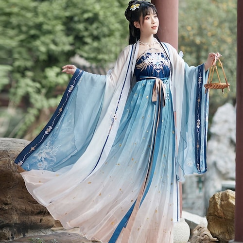 white and blue hanfu