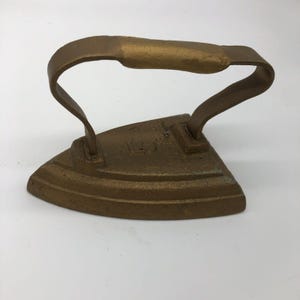 Antique 1900&#39;s Pagoel Cast Iron Sad Iron Gold Cast Iron