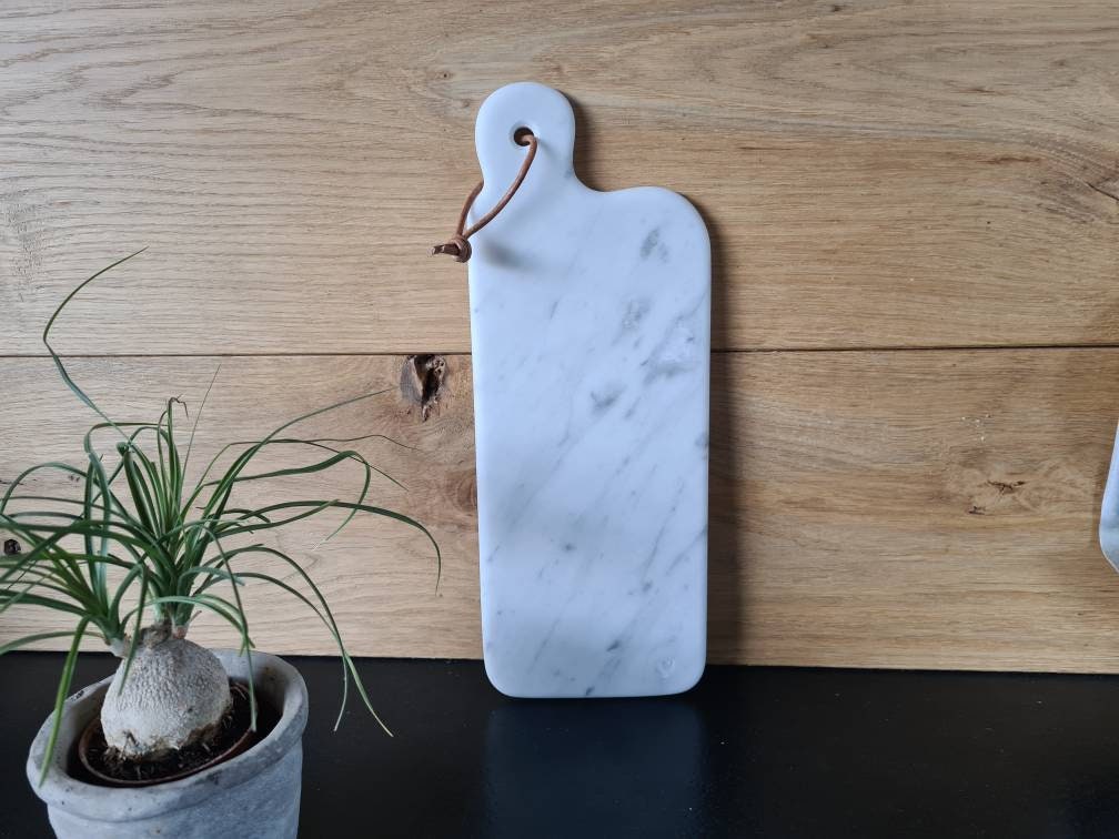 Fine Planche à Découper ou Plateau de Présentation en Marbre Carrare.