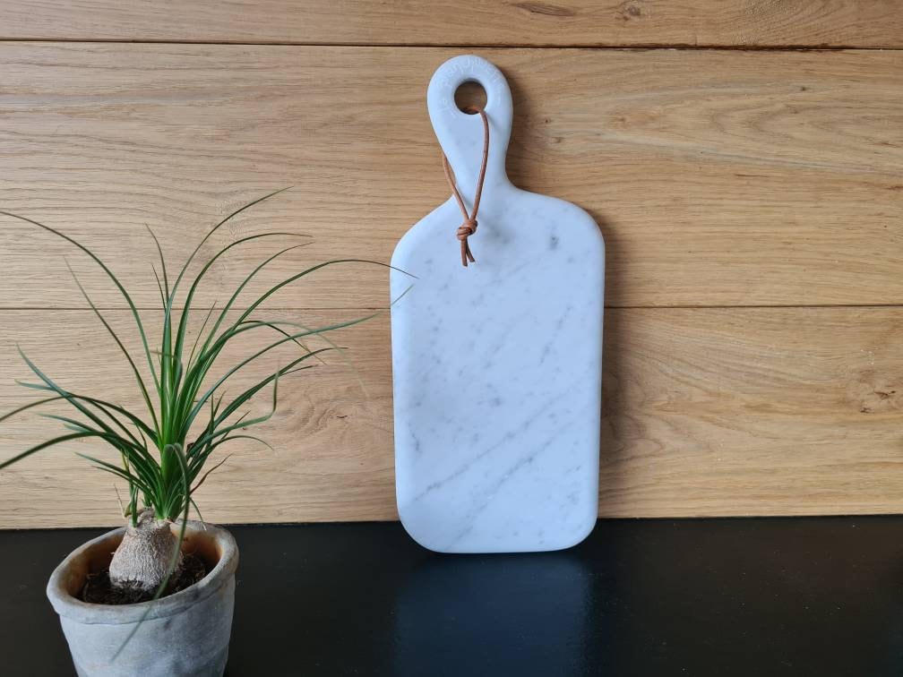 Plateau de Présentation, Apéritif ou Planche à Découper en Marbre Carrare.