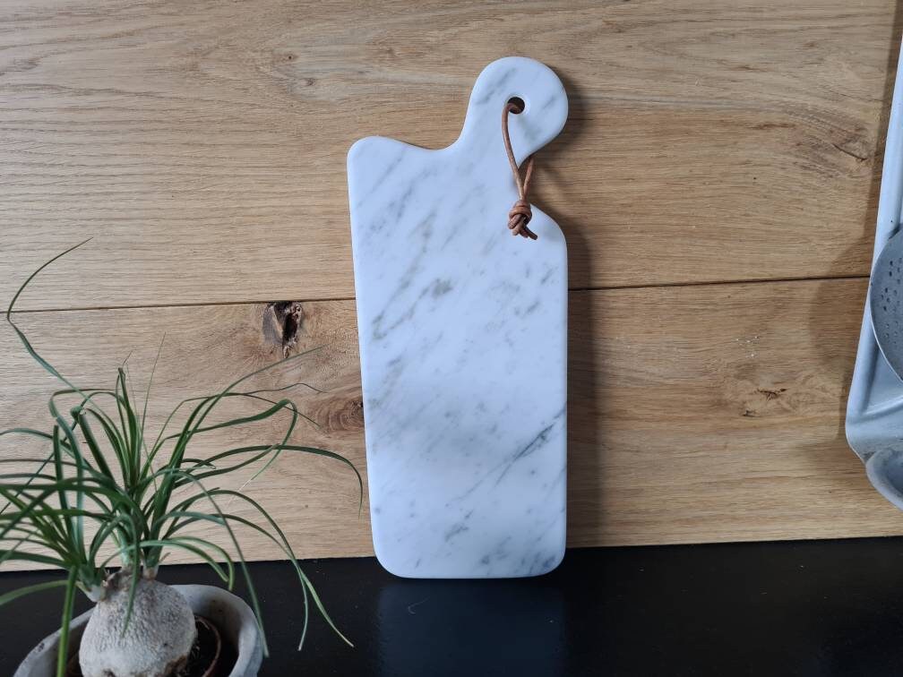 Fine Planche à Découper ou Plateau de Présentation en Marbre Carrare.