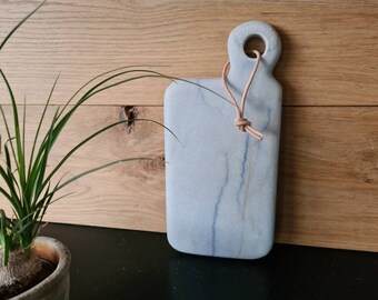 Cutting board where presentation tray in blue macauba marble.