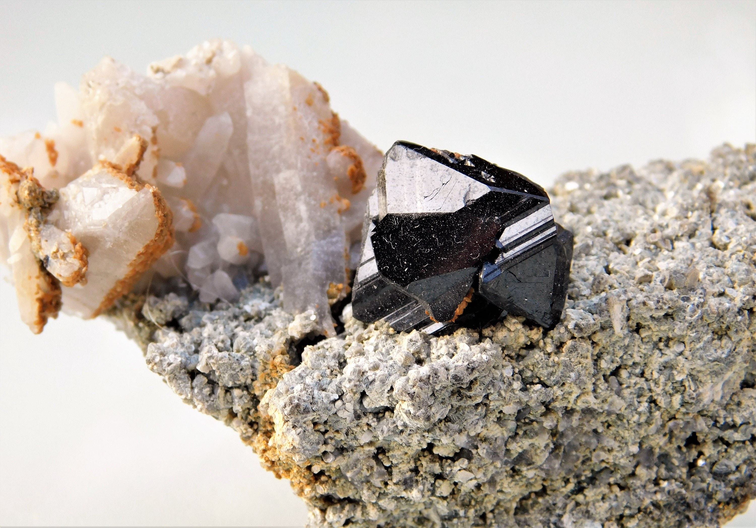 Cassitérite sur Quartz Chine 6.8 X 3.5 2.3