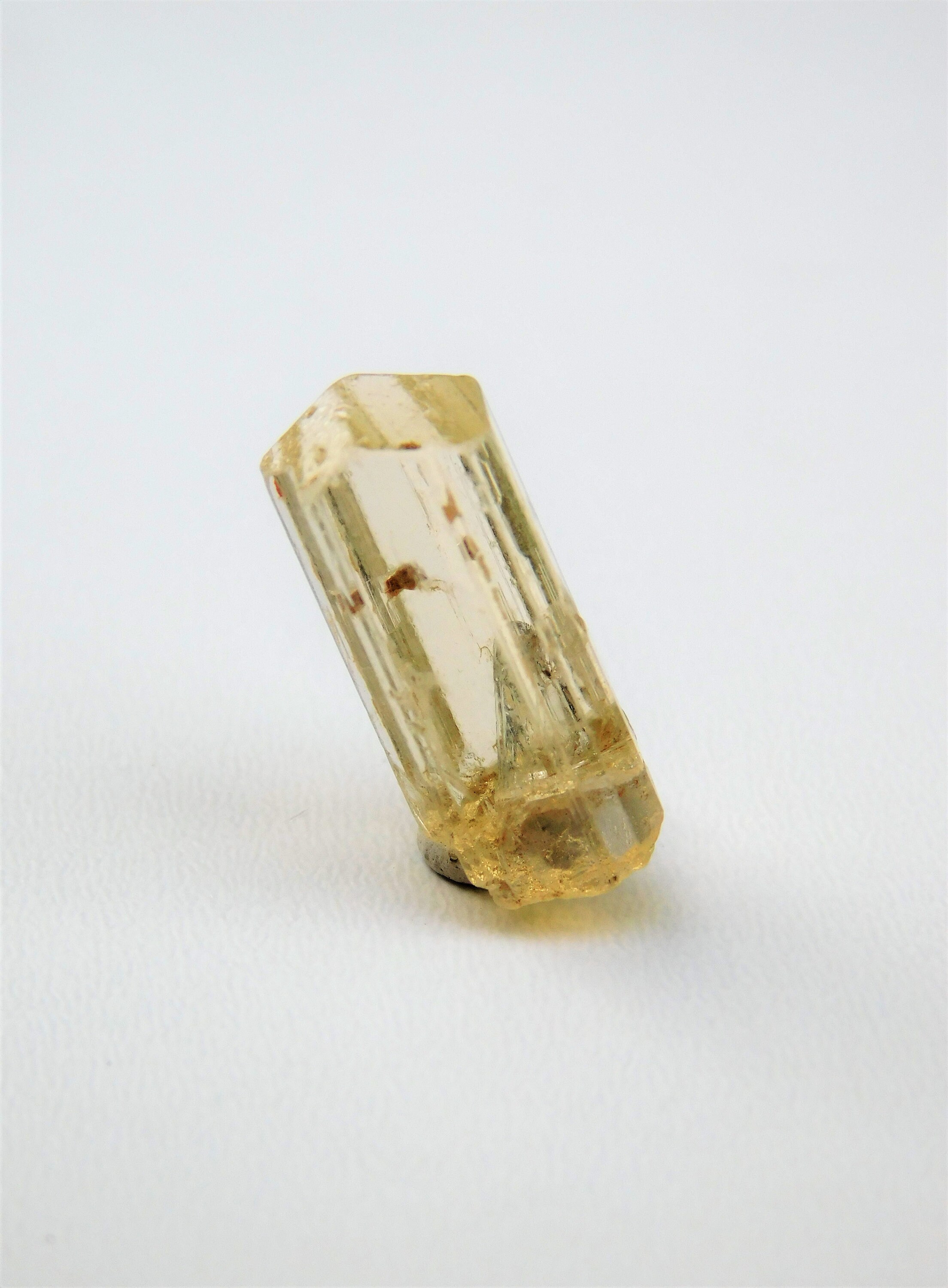 Scapolite Tanzanie 1.8 X 0.8 0.7