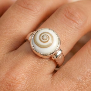 Anel em Prata de Lei com Olho de Shiva: Concha de Santa Lúcia, Chakra do Terceiro Olho