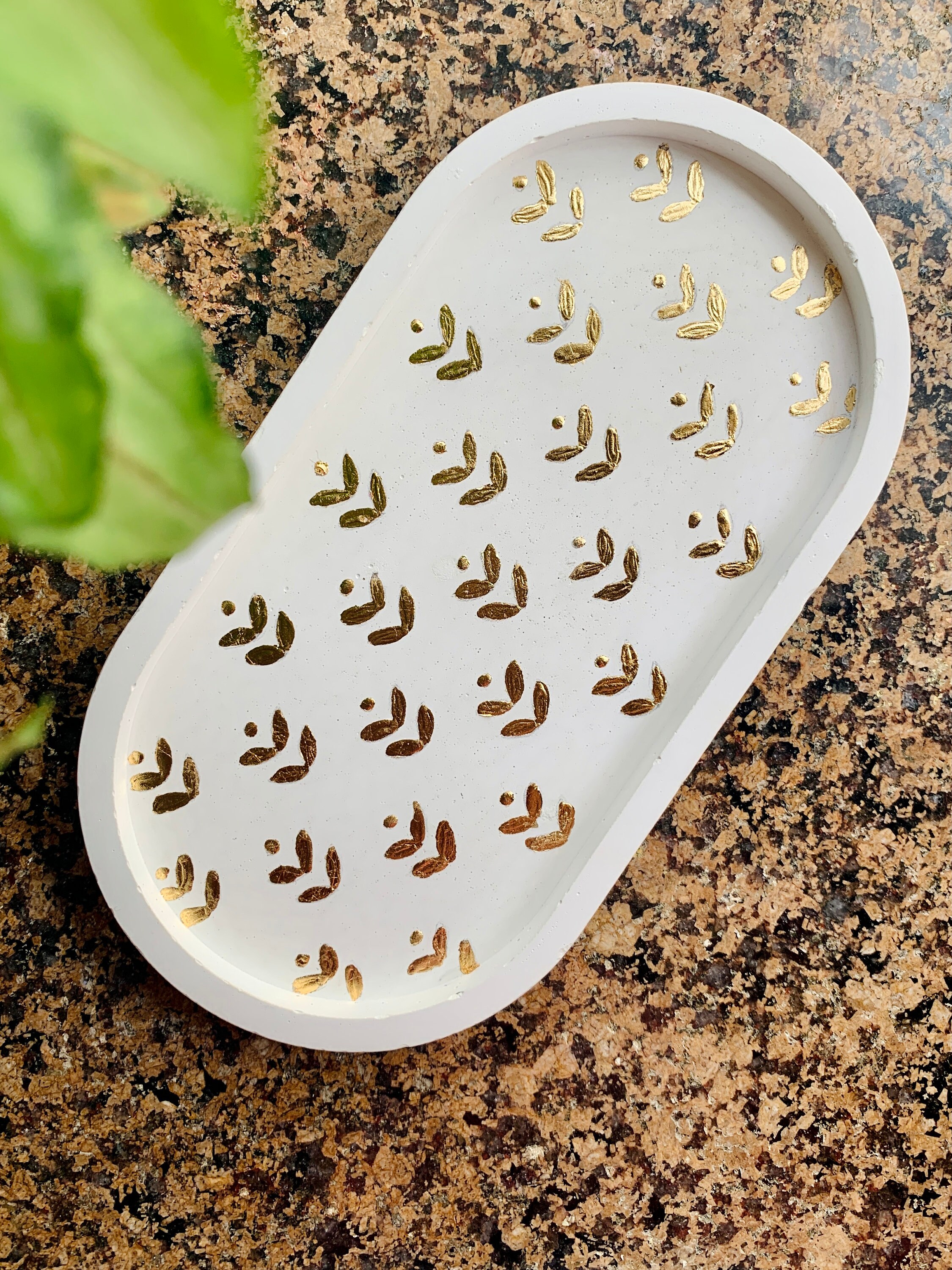 Plateau Polyvalent en Béton Ovale à Feuilles d'or, Plateau Trinklet, Plat Bijoux, Organisateur de Bu