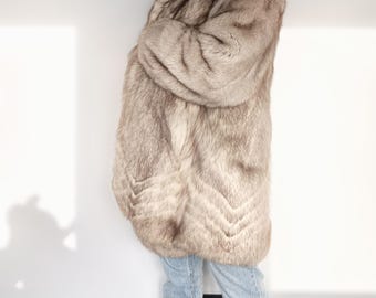 Women's winter coat, warm, genuine fox skin, natural fox fur coat, blue fox, size L, vintage fluffy fox fur, light fur