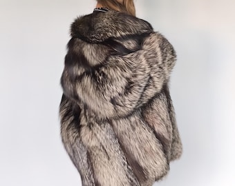 Wunderschöner, natürlicher, echter, flauschiger Silberfuchspelzmantel, mittellang, flauschig, leicht, elegant, für den Winter, keine chinesische Ware, Größe XL