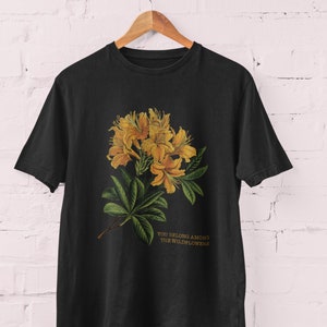 Among Wildflowers Tee, botanisches Shirt, Vintage Stil, Blumen T-Shirt, Frauen Grafik T-Shirt, Cottagecore Shirt