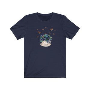 Cottagecore-skjorta, fjärilströja, tekoppströja, söt grafisk tröja, present till teälskare, present till växtälskare, fjärilspresent bild 5