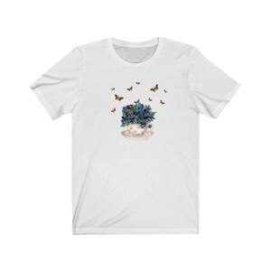 Cottagecore-skjorta, fjärilströja, tekoppströja, söt grafisk tröja, present till teälskare, present till växtälskare, fjärilspresent bild 6