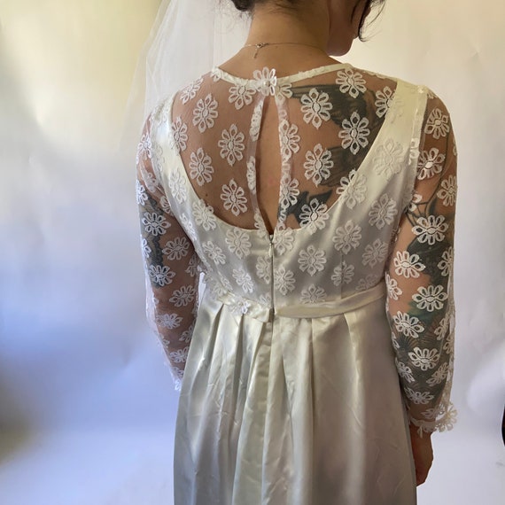 60's Daisy Empire Waist Wedding Dress - image 6