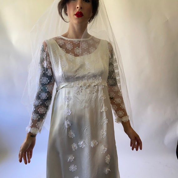 60's Daisy Empire Waist Wedding Dress - image 2