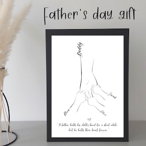 Regalo per la festa del papà da parte di figlio o figlia. Promessa col mignolo. Il bambino tiene la mano del papà. Regalo da bambino. Regalo di compleanno del marito.