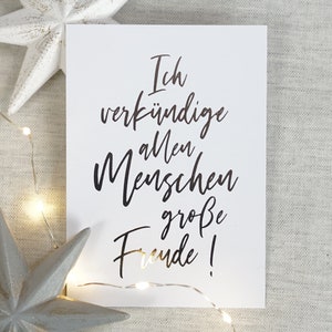 Tarjeta de Navidad Cristiana con Acabado en Lámina de Plata: ¡Traigo mucha alegría a todas las personas!