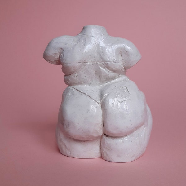 Rzeźba w kształcie kobiety, Nowa Wenus, ciało pozytywna figurynka, bogini.