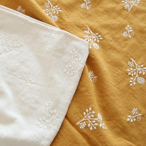 Nappe en coton, Nappe brodée, Nappe sur mesure, Nappe rectangulaire, Nappe blanche, Nappe jaune, Cadeau, Déco, Bleu, Rose