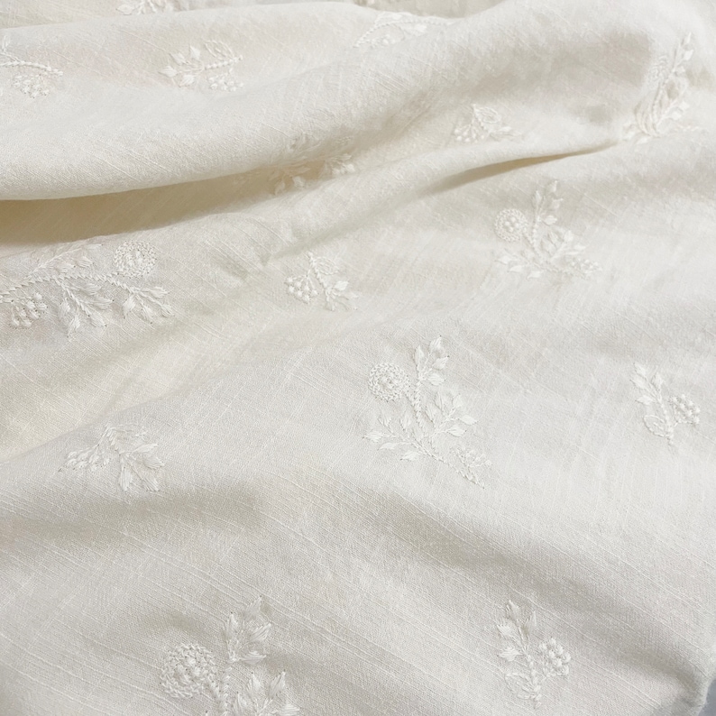 Embroidered Cotton tablecloth (53x87)