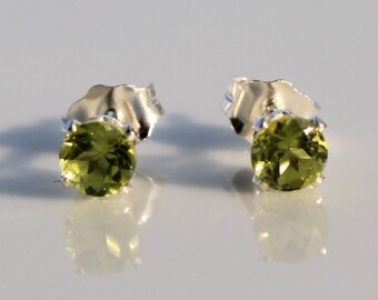 Peridot stud earrings in sterling silver/gold filled