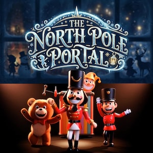 Może przedstawiać: Cyfrowa grafika z napisem THE NORTH POLE PORTAL białymi, stylizowanymi literami. Poniżej brązowy pluszowy miś, dziadek do orzechów w czerwonym mundurze i zabawkowy żołnierzyk w czerwonym mundurze stoją przed kolorowym pudełkiem z głową błazna.