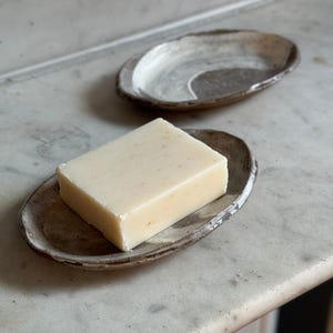Vassoio portagioie in ceramica, piatto in gres fatto a mano per sapone e anelli