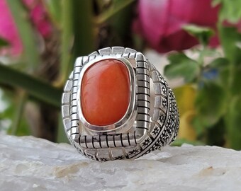 Anillo de plata hecho a mano con piedra de coral Anillo de diseñador hecho a mano de plata de ley 925 con piedra de coral natural Regalo perfecto para tu amor