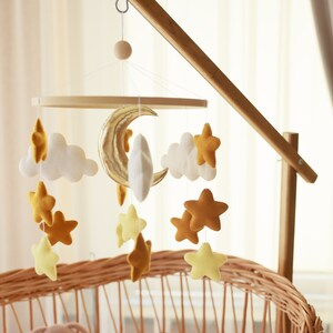 Móvil de estrellas y luna para guardería, móvil monocromático para bebé, móvil colgante de estrellas y nubes doradas, móvil de género neutro, regalo para baby shower