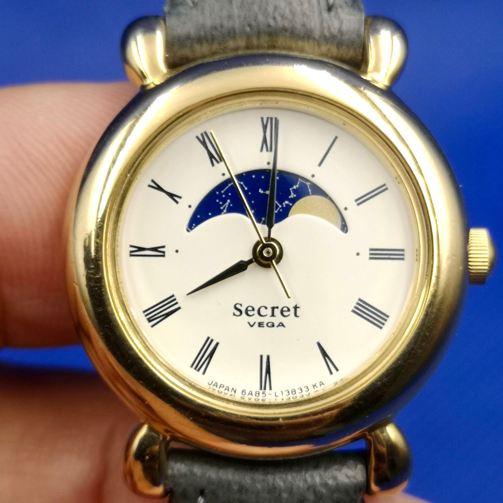 Secret VEGA QUARTZ 腕時計 Vintage and Rare Secret Vega Quartz Watch. - Etsy