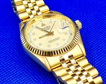 Vintage ELGIN Date Quartz Deluxe Watch. Men Watch. Nice With