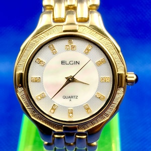 Vintage ELGIN Pearl Face Women’s Quartz watch. Gold Color Style.