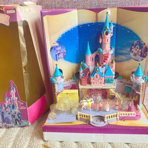 Complete in box 1995 vintage Light-Up Cinderella’s enchanted castle Disney Tiny Collection polly pocket blue bird