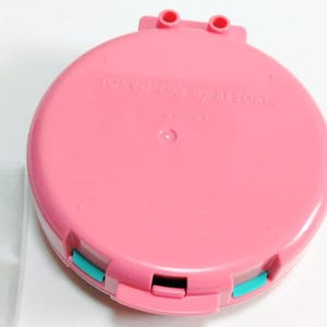 100 % konkurrenskraftigt PollyPockets Disney Resort Ariel sjöjungfrulagunen Polly Pocket kompakt dockhus bild 6