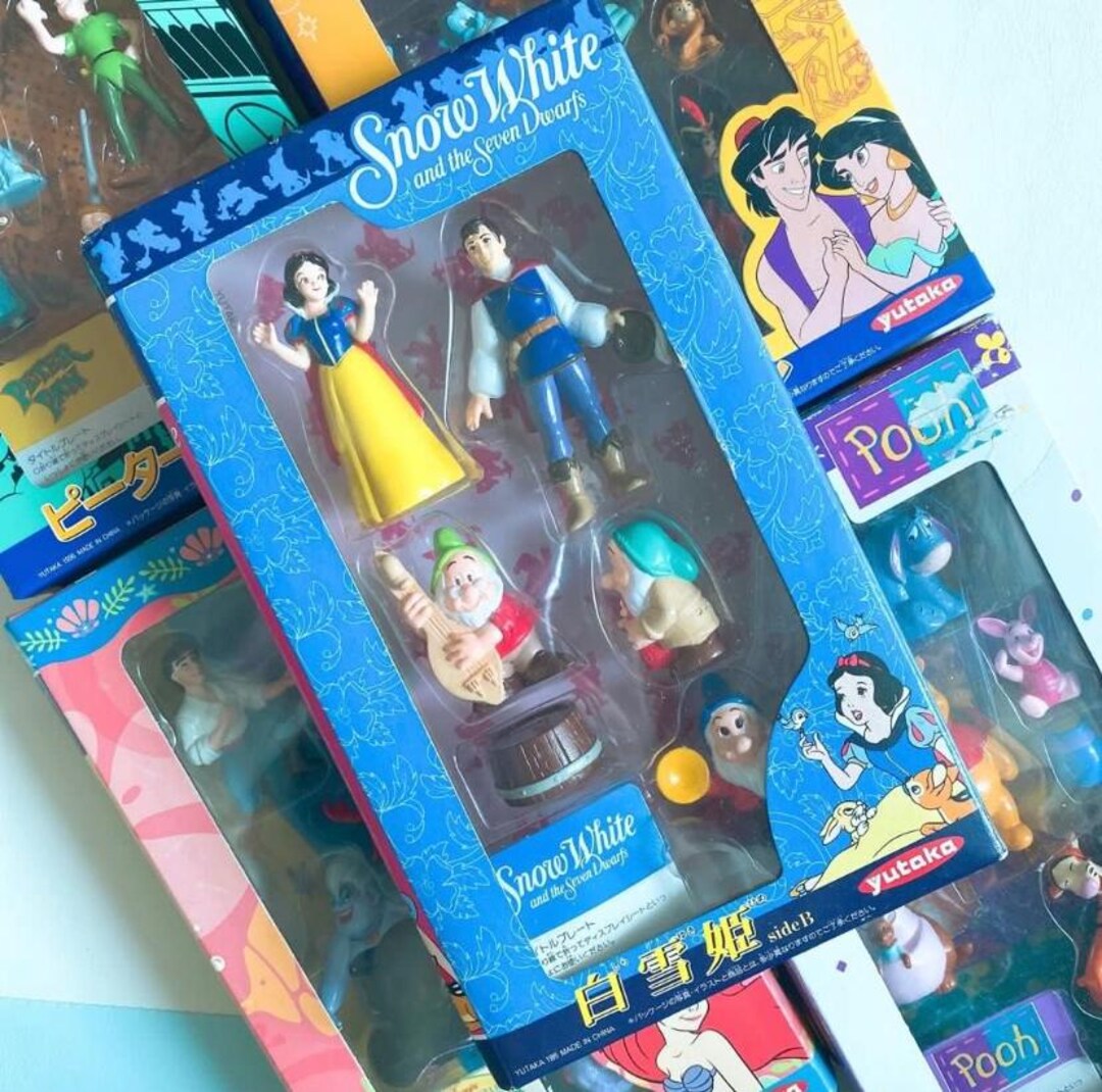 Rare Vintage 2003 Yutaka Disney Snow White PVC Plastic Figure Book