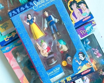 Rare vintage 2003 Yutaka Disney Snow White PVC plastic figure book set Japan