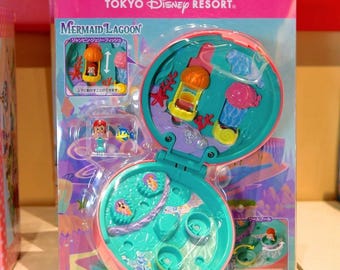 100% completa Rara casa de muñecas compacta Polly Pocket del resort Disney Ariel la Sirena Laguna