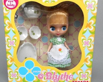 Rare NIB Vintage 2004 Petite Blythe doll - Kitchen Queen Hasbro