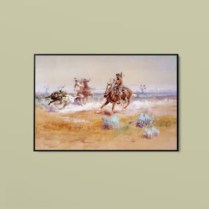 Könnte beinhalten: Ein gerahmter horizontaler Druck, der eine Westernszene mit zwei Reitern auf Pferden zeigt, die ein Rind durch eine staubige, trockene Landschaft jagen. Die Reiter tragen Hüte und werfen ein Lasso, in gedeckten Erdtönen gehalten.