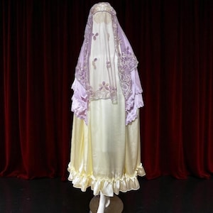 Burqa ricamato con khimars: lussuoso velo burqa a copertura totale con aperture per le braccia e volant sul fondo