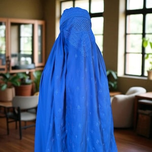 Burqa Topi afghane bleue à grosses broderies : Mousseline Georgette très couvrante Chadri Jilbab Abaya