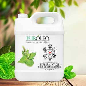 Puede incluir: Una jarra de plástico blanca con asa, etiquetada con "PUROLEO Science of the Raw 100% PURE/100% PUR PEPPERMINT OIL HUILE DE MENTHE POIVRÉE 32 FL. OZ/946 ml."