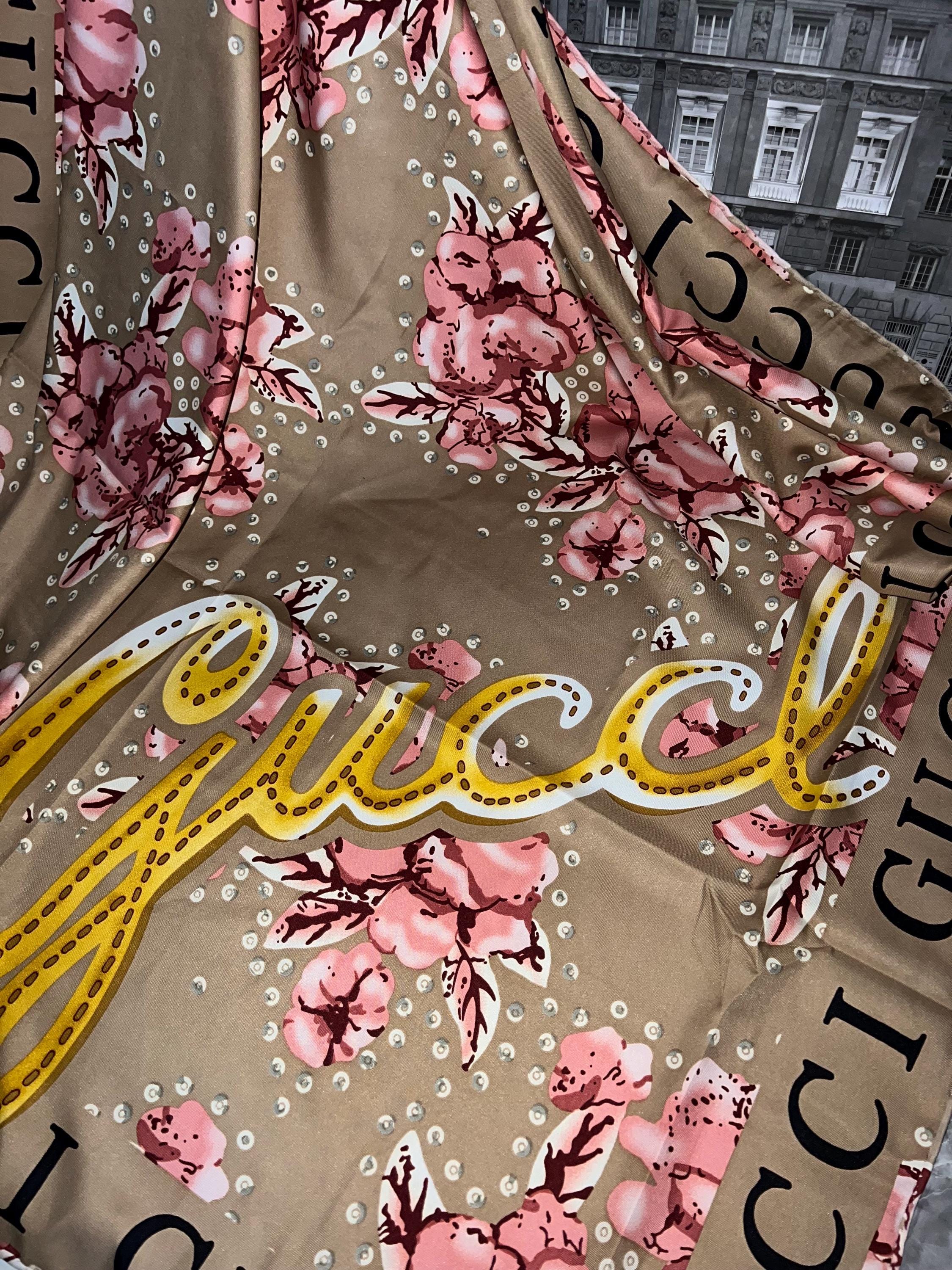 Gucci シルクスカーフ 1990年代ヴィンテージ GUCCI スカーフ ヴィンテージ シルク レッド GUCCI シルク