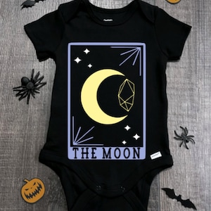 De maan babypak, tarotkaart, maan, edelsteen, heks, maankind, heksenambacht, spreuken, Coven, Goth, Halloween, schattige lentetijd babykleertjes