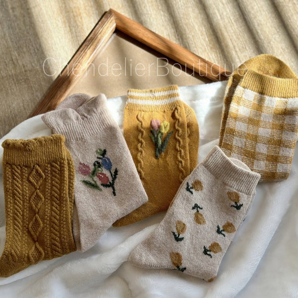 Cozy Tulip Wool Crew Socks, Cute Floral Casual Retro Cotton Warm Winter Socks