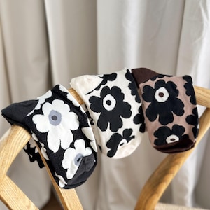 3-Color Floral Cotton Crew Socks – Vintage Style, Cute & Cozy Casual Novelty Gift Idea