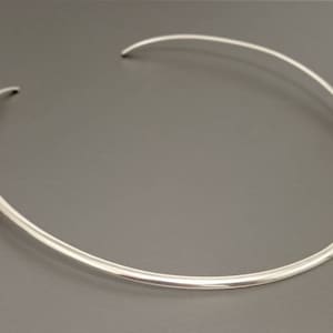 Girocollo aperto rigido, girocollo messicano placcato in argento, girocollo a filo semicircolare da 2 mm, collana torc con dichiarazione messicana, collana per ciondoli, gioielli al collo immagine 9